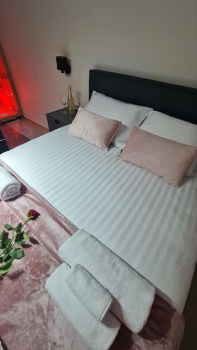 רייקה Mias Luxury Apartment מראה חיצוני תמונה