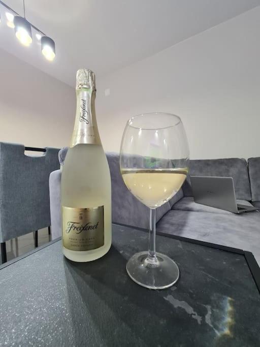 רייקה Mias Luxury Apartment מראה חיצוני תמונה